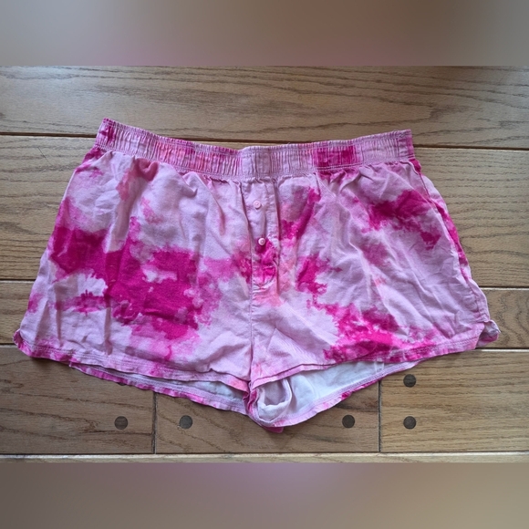 PINK Victoria's Secret Stylish Tye Dye Shorts - Picture 2 of 3